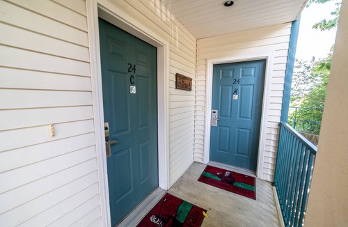 Branson Condo | 2 Bedroom, 2 Bathroom Walk-in Golf Condo with Sunroom - Lock-off Connecting Units