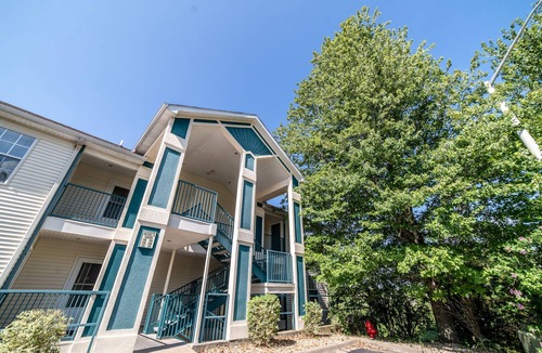 Branson Condo | 2 Bedroom, 2 Bathroom Walk-in Golf Condo with Sunroom - Lock-off Connecting Units