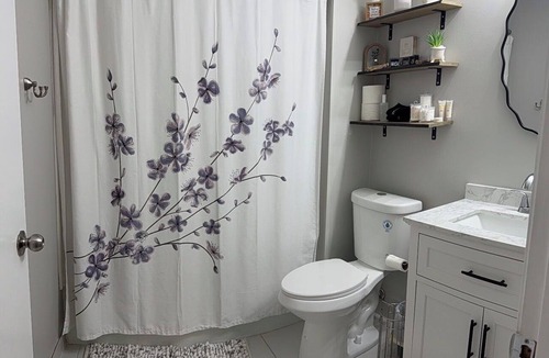 Bonnycastle Condo | 2-bedroom condo in adorable Louisville with AC and comfort