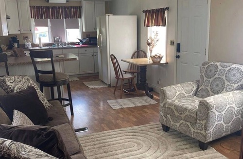 Dorton House | 2 Bedroom Creekside Getaway Near the Hillbilly Trail System