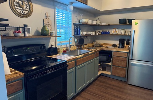 Lexington House | 2-bedroom farmhouse, Lexington. Marimac Farm. 9 minutes to KHP