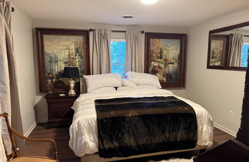 Lexington House | 2-bedroom farmhouse, Lexington. Marimac Farm. 9 minutes to KHP