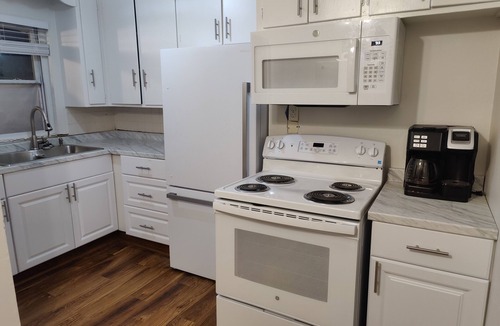 Olathe House | 2-bedroom house in amazing Olathe with cool AC comfort