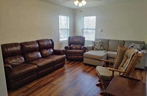 Olathe House | 2-bedroom house in amazing Olathe with cool AC comfort