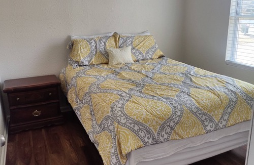Olathe House | 2-bedroom house in amazing Olathe with cool AC comfort