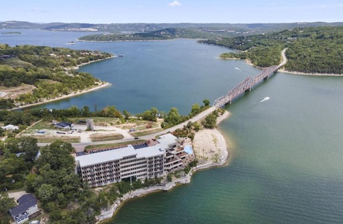 Ridgedale House | 2 Bedroom Lake View Villa - Unit 405