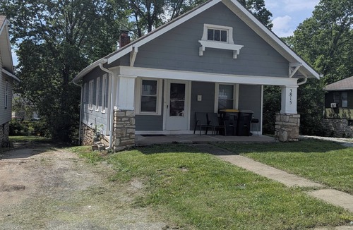 Foxtown East House | 2-bedroom Remodeled delightful Bungalo style house Kansas City with cental AC
