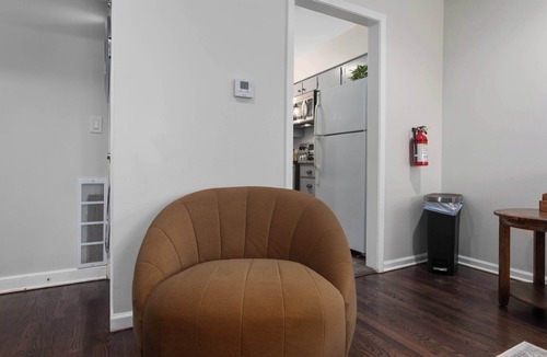 Independence House | 2 Bedroom Townhome King Beds Parking