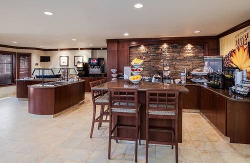 Biggs Field Condo | 2 Bedrooms | Free Daily Breakfast, Outdoor Pool