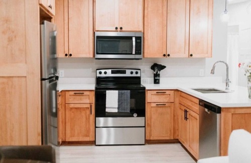 Council Bluffs House | 2 Beds + Smart Entry | Luxury Townhome