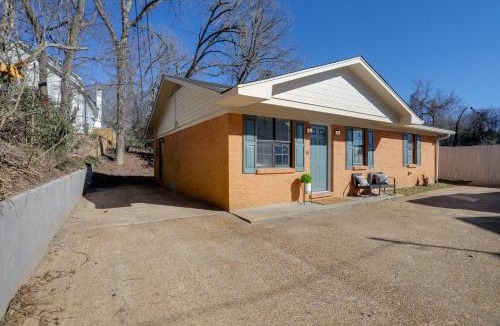 Oxford House | 2 Blocks to Oxford Square: Ole Miss Retreat
