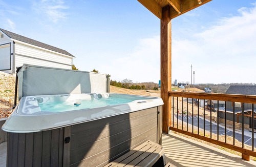 Branson House | 2 Epic Lakeview Homes, 18 BDs, Community Pools