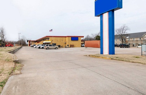 Tulsa Apartment | 2 Full Bed | Smoking | Tulsa