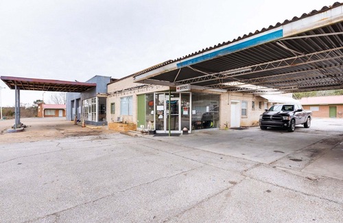 Holly Springs Apartment | 2 Full Beds | Non-Smoking