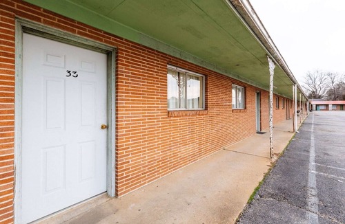 Holly Springs Apartment | 2 Full Beds | Non-Smoking
