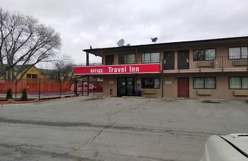 South Central Omaha Apartment | 2 Full Beds Non-Smoking
