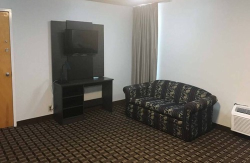 Tupelo Apartment | 2 Full Beds | Non-Smoking, Micfridge
