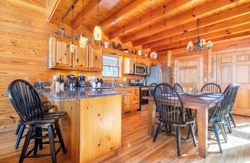 Smoky Mountains Cabin | 2-in-1 Estate w/VIEWS! Theater + Firepit + GAMES!