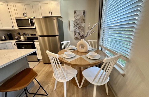 East Ocean View Apartment | 2 King Beds - Top Floor End Unit 10