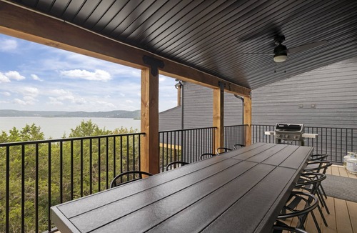 Hollister House | 2 Lakefront homes (sleeping 45) golf simulator, outdoor sauna, & hot tubs
