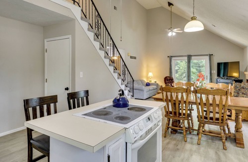 Waldron House | 2-Level Townhome w/Patio 4 Mi to Kansas Speedway!