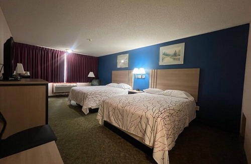 Marysville Hotel | 2 Lodgings | Free Self Parking — Family and Pet Friendly | 2 Queen Beds