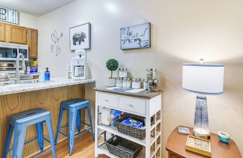 Notch Estates Condo | 2 Mi to Silver Dollar City: Inviting Family Escape