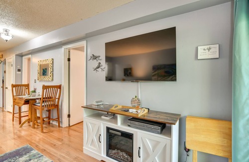 Notch Estates Condo | 2 Mi to Silver Dollar City: Cozy Condo w/Balcony!