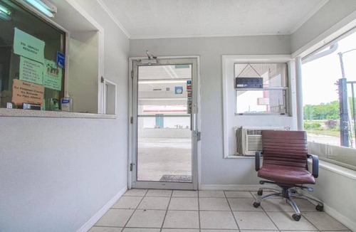 McAlester Apartment | 2 Queen Bed|McAlester OK