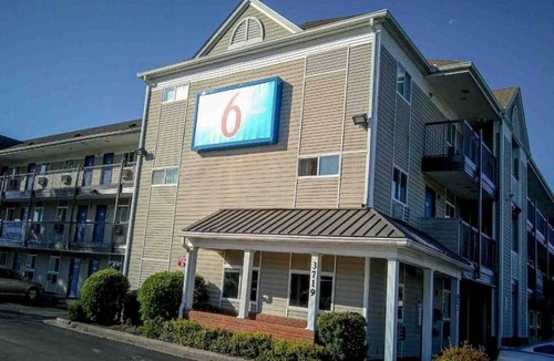 Terry Sanford Apartment | 2 Queen Beds|Suite|Smk|Kitchen