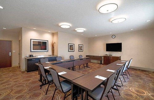 Corydon Hotel | 2-Star Hotel ∙ Hampton Inn Corydon