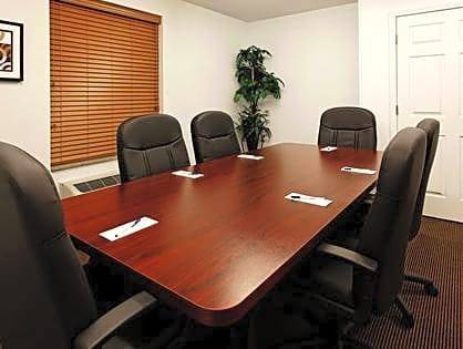 Cape Girardeau Hotel | 2-Star Hotel ∙ Candlewood Suites Cape Girardeau, an IHG Hotel