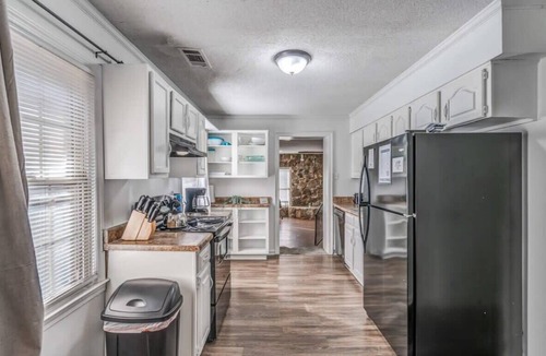 Ellendale House | 20 Minutes from Downtown - Blues City Retreat
