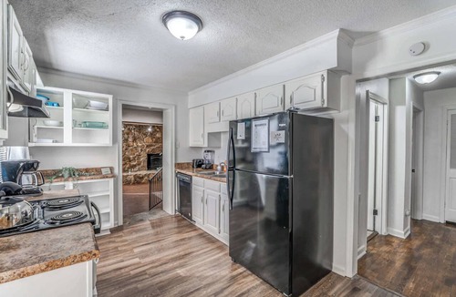 Ellendale House | 20 Minutes from Downtown - Blues City Retreat