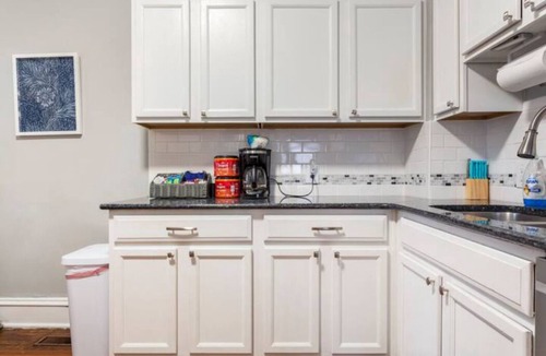 South Hyde Park House | 20% Off Spacious Historic Getaway: 5★ Location, Royal Beds, Game Room & BBQ
