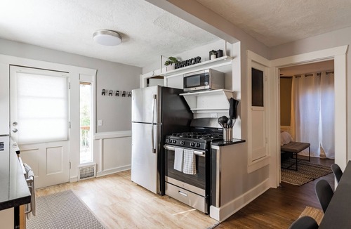 Rosedale House | 21 - 2Bd Retreat Near KU Med 21