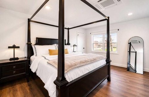 West Main Historic District Apartment | 21 Staves Suite Louisville Bourbon Country Apt