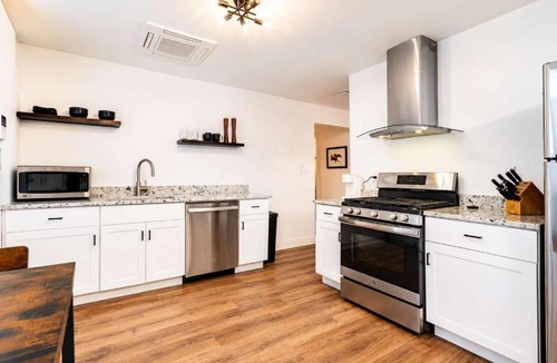 West Main Historic District Apartment | 21 Staves Suite Louisville Bourbon Country Apt