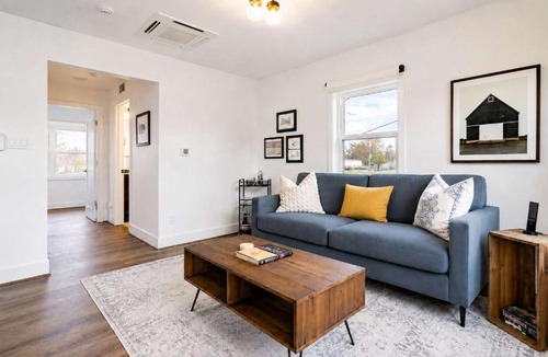 West Main Historic District Apartment | 21 Staves Suite Louisville Bourbon Country Apt