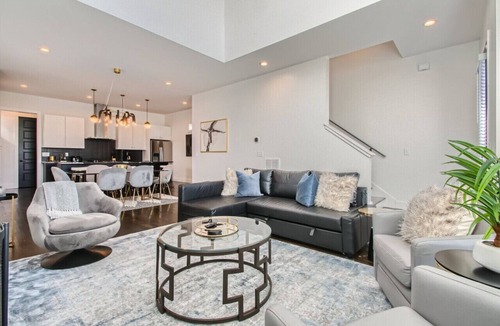 Berry Hill House | 21- Trendy `Music Hill`- The Music City Collection