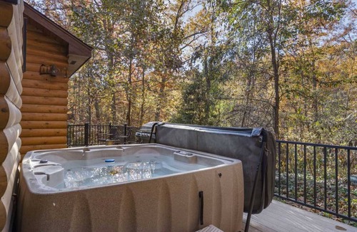 Branson Cedars Cabin | 223 m² Cabin ∙ 4 bedrooms ∙ 14 guests