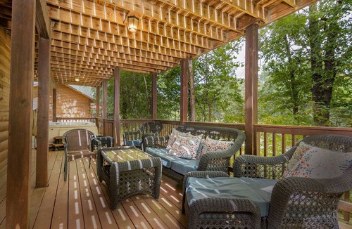 Branson Cedars Cabin | 223 m² Cabin ∙ 4 bedrooms ∙ 12 guests