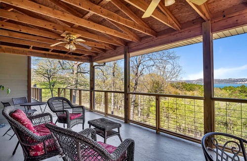 Blue Eye House | 228 m² House ∙ 3 bedrooms ∙ 14 guests