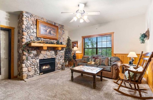 Branson Theater District Cabin | 260 m² Cabin ∙ 6 bedrooms ∙ 16 guests