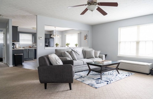 New Albany House | 2600 SF home 15 Minutes from Downtown Louisville in New Albany. Full basement.