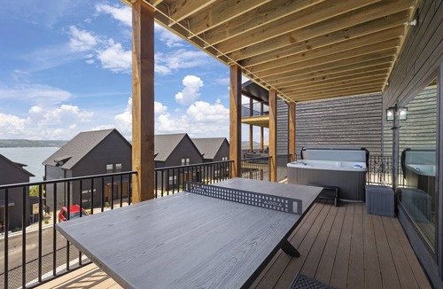 Branson House | 2736 m² House ∙ 59 bedrooms ∙ 127 guests