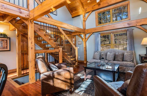 Blue Eye Cabin | 279 m² Lodge ∙ 4 bedrooms ∙ 10 guests