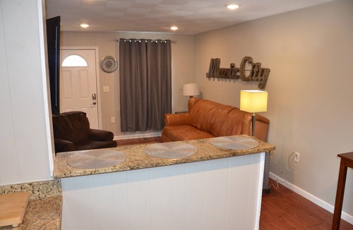 Radnor House | 2BA 6-Beds 10-min to downtown Nashville!