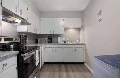 Rosedale Apartment | 2BR Apartment free Parking King Beds