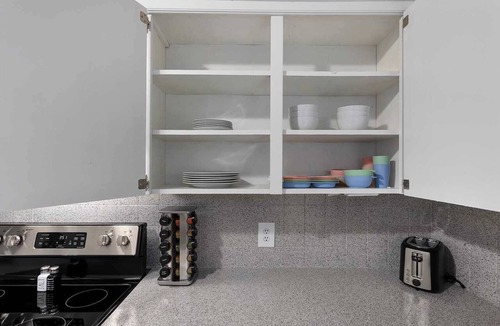 Rosedale Apartment | 2BR Apartment free Parking King Beds